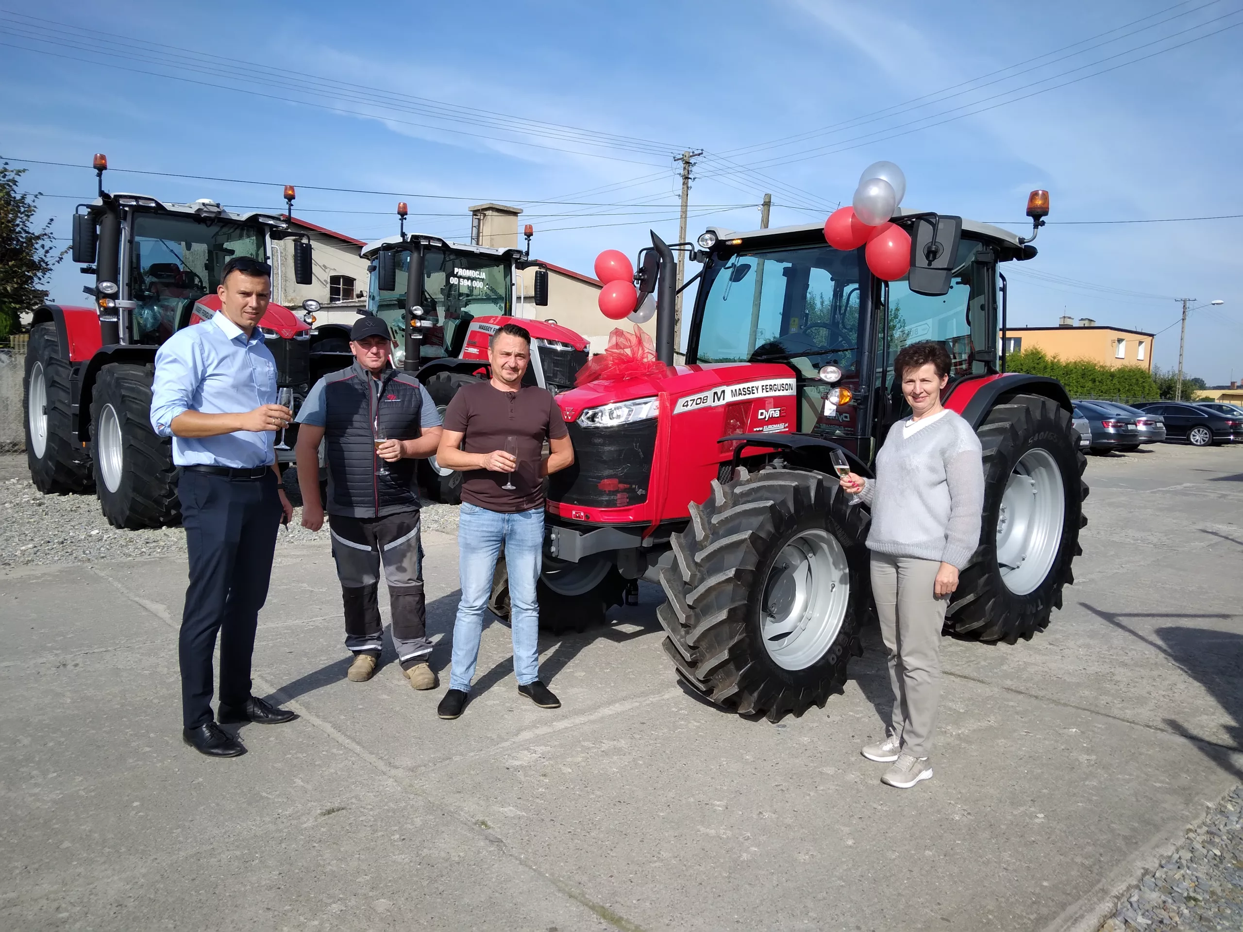 Przekazanie ciągnika Massey Ferguson 4708M dla Zakładu Gospodarki Komunalnej w Lipce